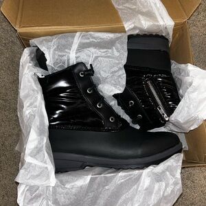 Sperry winter shoes never used